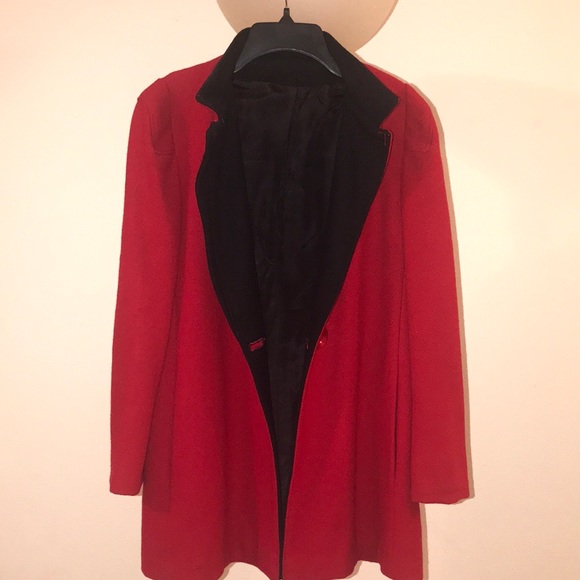Beautiful medium length jacket - Picture 3 of 7